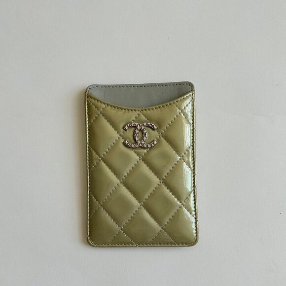 CHANEL PATENT LEATHER QUILTED CC INTERLOCKING LOGO CARD HOLDER - Picture 1 of 7
